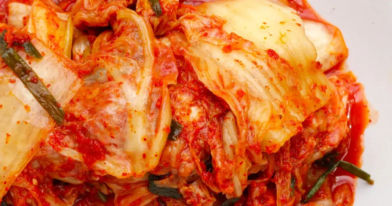 Pikantne, fermentowane warzywa, czyli kimchi. To danie, które warto znać!