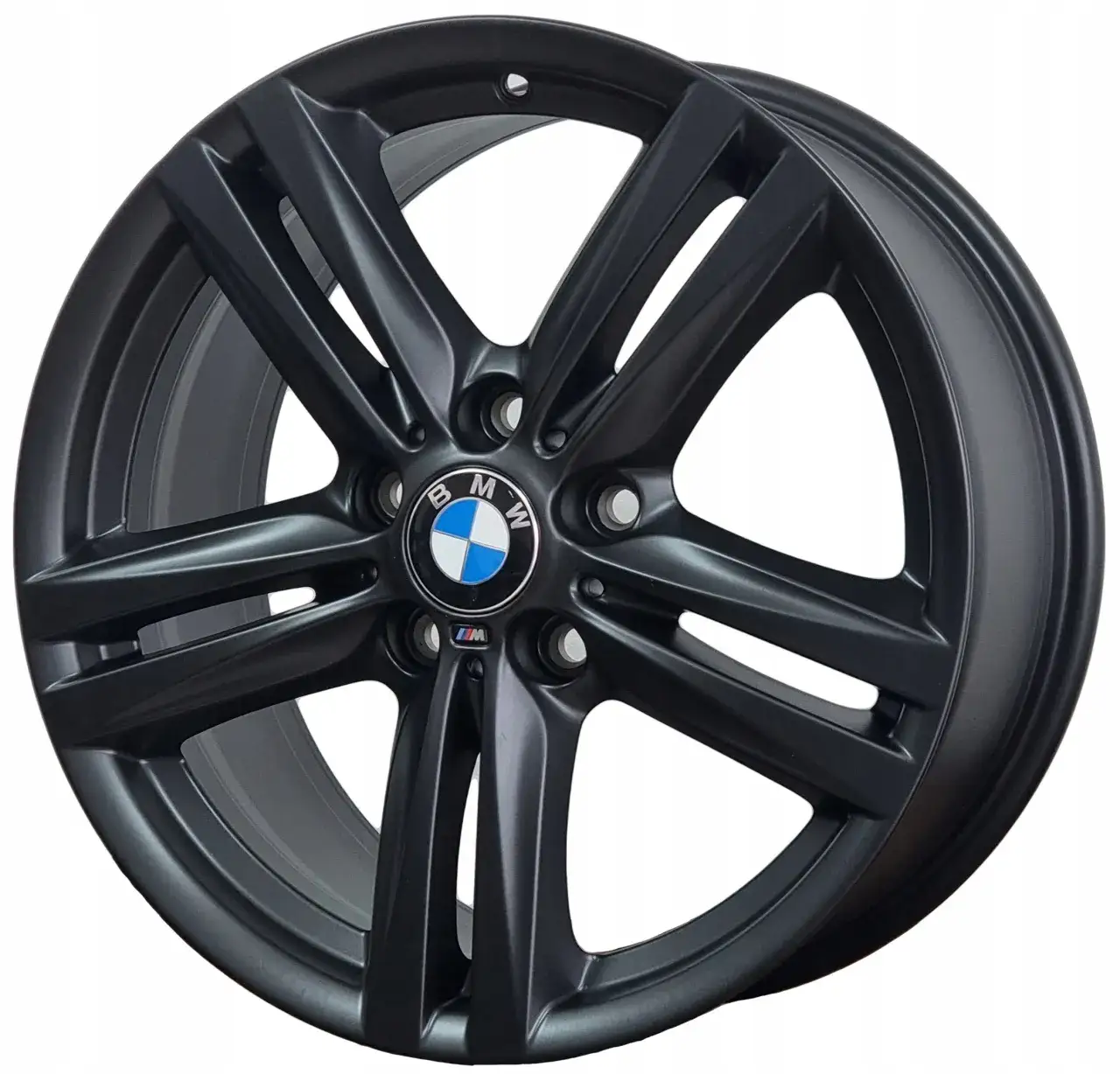 srebrne bmw czarne felgi połysk mat