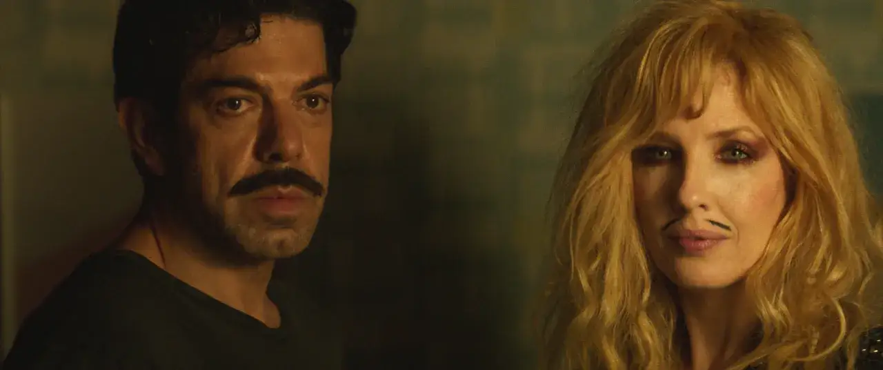 Uomo con baffi e donna con baffi finti, in un'atmosfera cupa. Potrebbe essere una scena chiave per la **promises trama finale**.