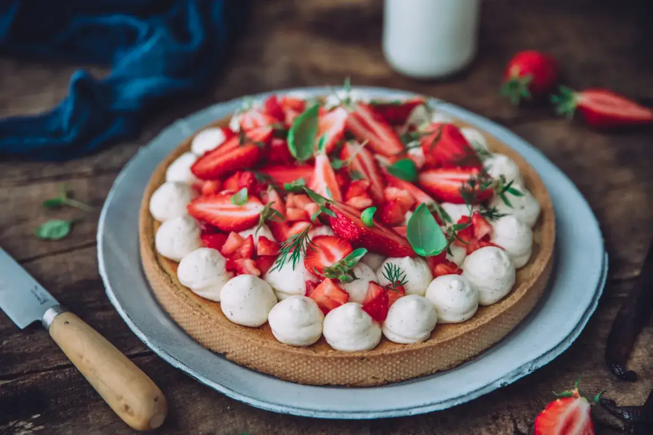 Tarte aux fraises et cr&egrave;me diplomate, une recette gourmande et fra&icirc;che.