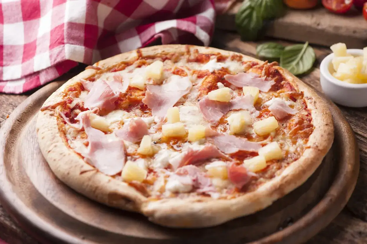 pizza hawajska w polskich pizzeriach