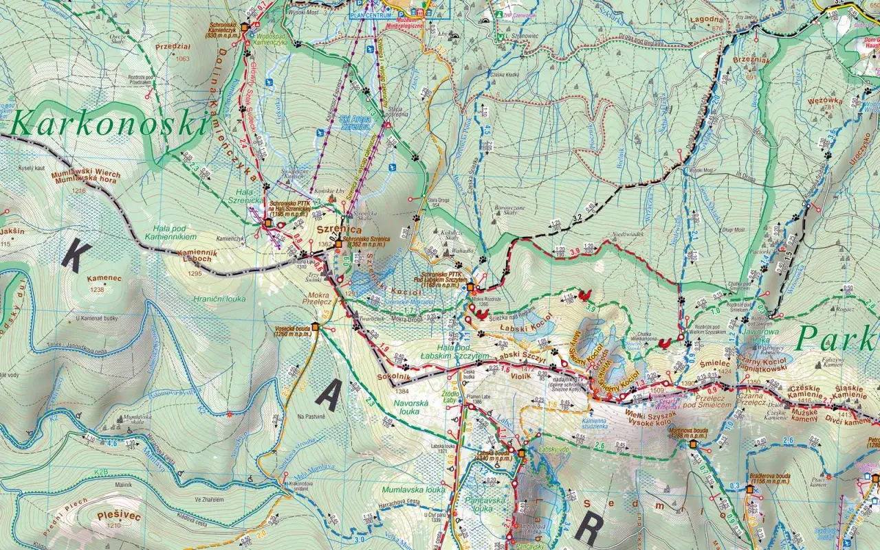 Mapa Karkonoszy, gdzie leży Karpacz, pokazuje szlaki turystyczne i schroniska.