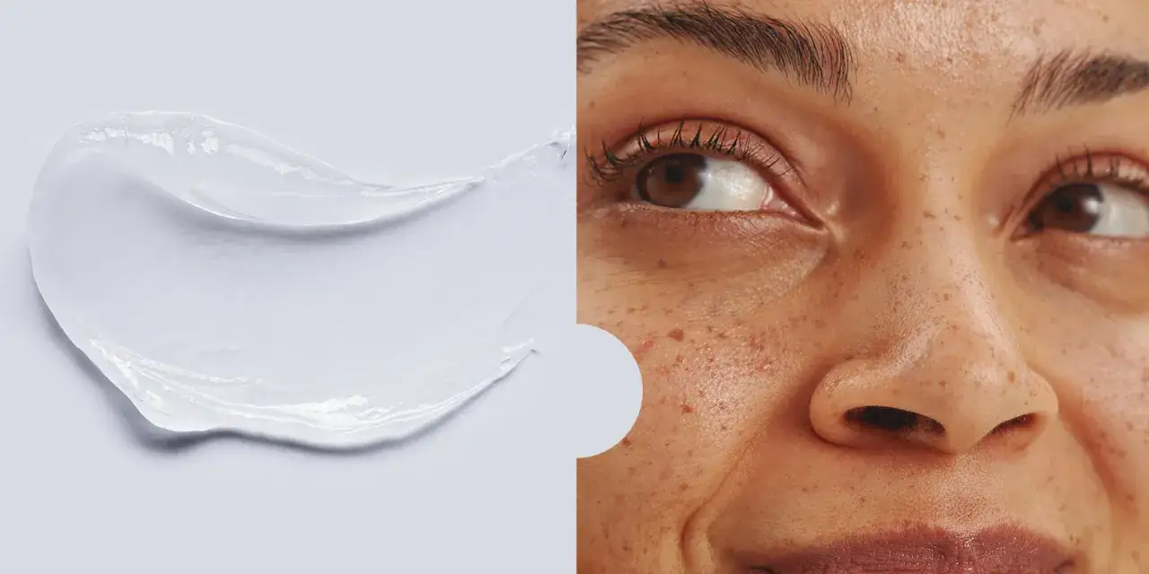Creme-Probe neben einem Gesicht mit Sommersprossen. Vorsicht bei Panthenol-Allergie, diese Creme könnte Reizungen verursachen.