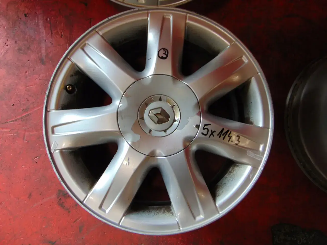 Zdjęcie Idealne felgi do Renault Laguna 3 - unikaj kosztownych wpadek!