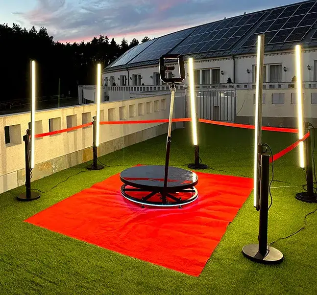 Zdjęcie Jak działa fotobudka 360? Odkryj tajemnice jej wyjątkowej technologii