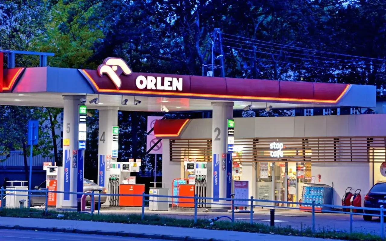 Zdjęcie Kiedy tańsze paliwo na Orlenie? Sprawdź daty promocji i rabatów