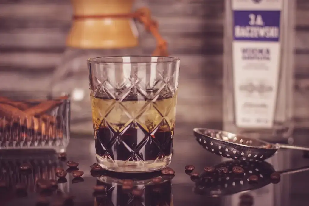 Zdjęcie Czarny rusek drink – prosty przepis na wyjątkowy koktajl z wódką