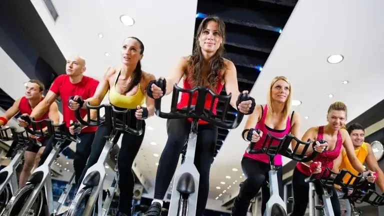 Zdjęcie Spinning co to? Poznaj różne znaczenia i zastosowania tej metody