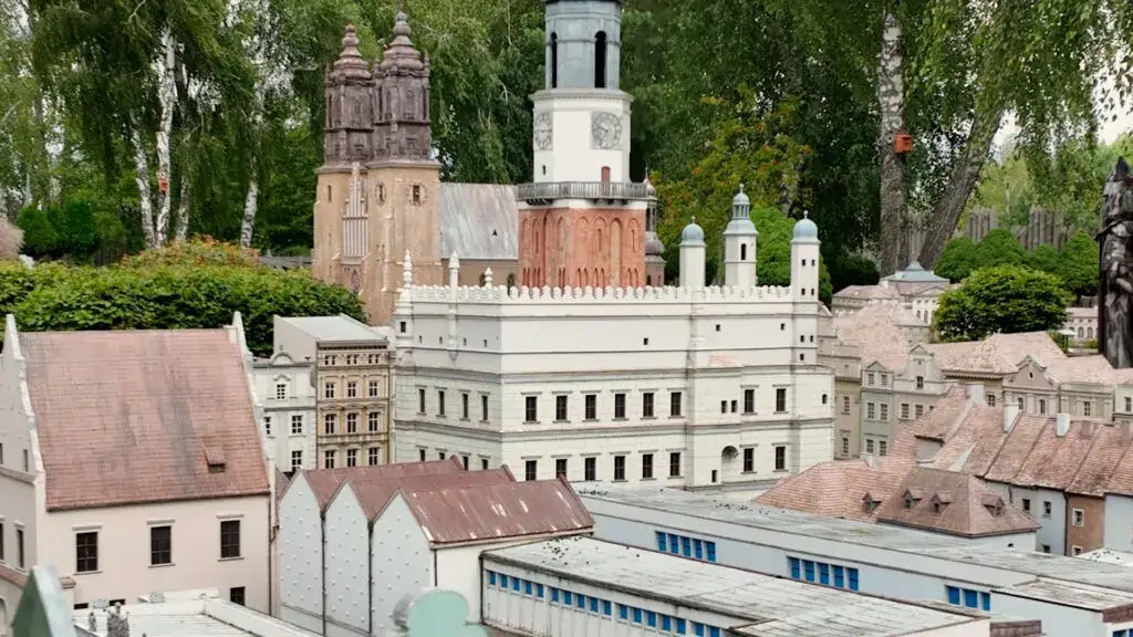 Zdjęcie Skansen Miniatur w Pobiedziskach: Odkryj fascynującą historię i atrakcje