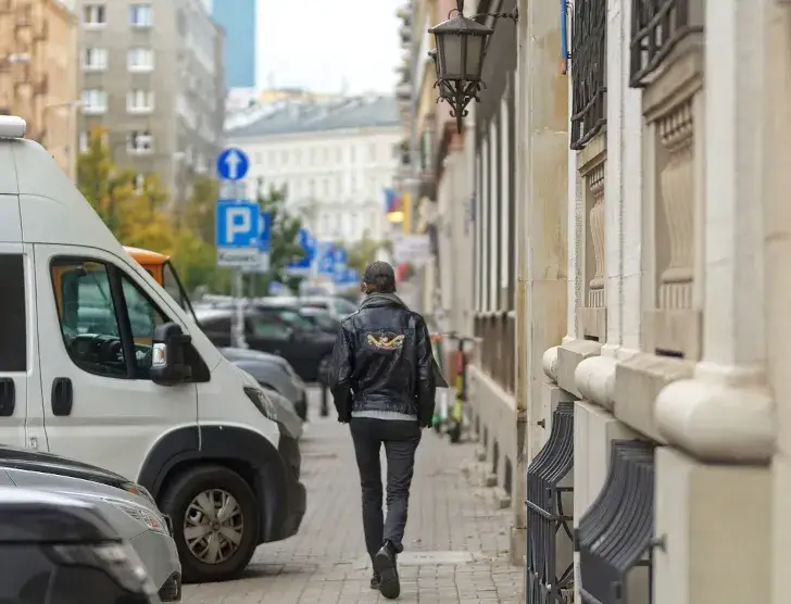 Zdjęcie Ile chodnika dla pieszych? Kluczowe przepisy, które musisz znać