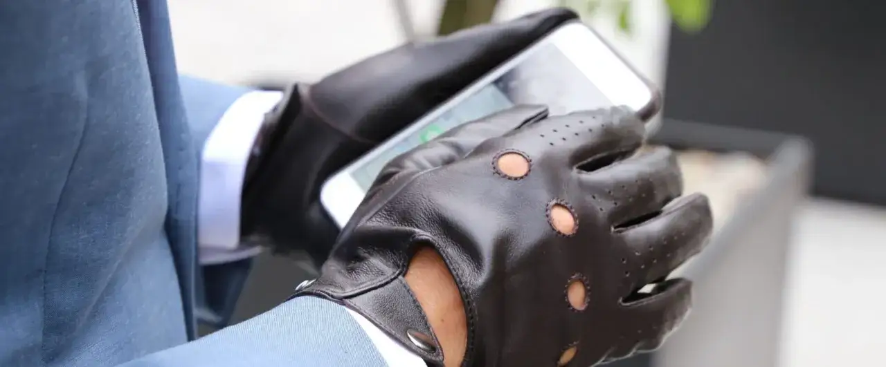 Zdjęcie Jak rozciągnąć rękawice motocyklowe, aby były wygodniejsze i lepiej pasowały