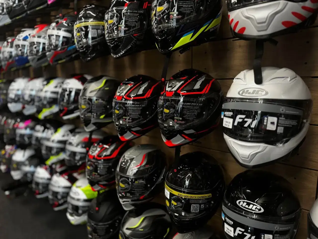 Zdjęcie Jak wybrać kask motocyklowy, aby zapewnić sobie maksymalne bezpieczeństwo