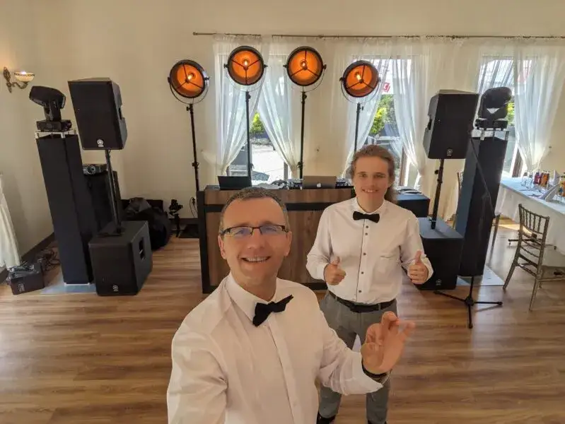 Zdjęcie Jakie pytania do DJ na wesele? Kluczowe kwestie, które warto znać
