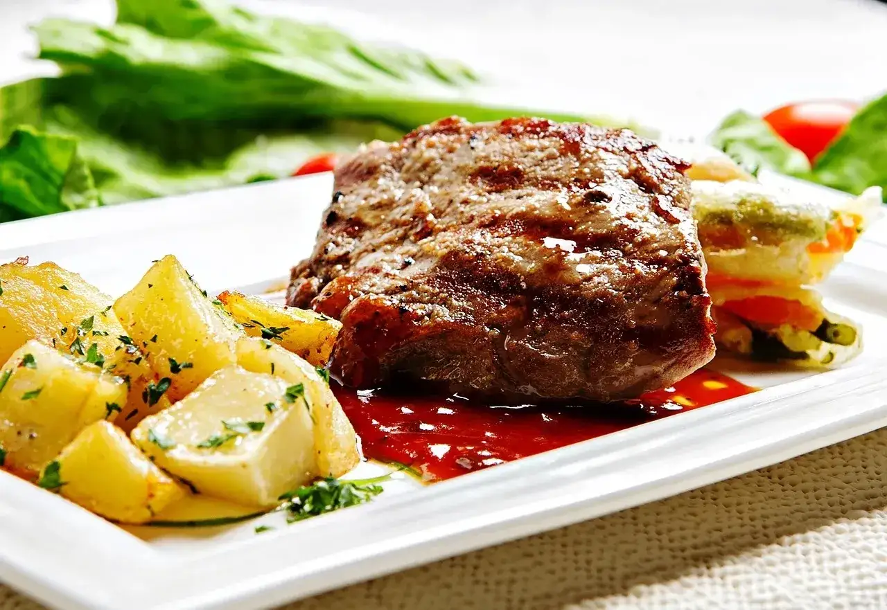 Zdjęcie Gdzie zjeść przy Zamku Książ? Odkryj najlepsze restauracje w okolicy