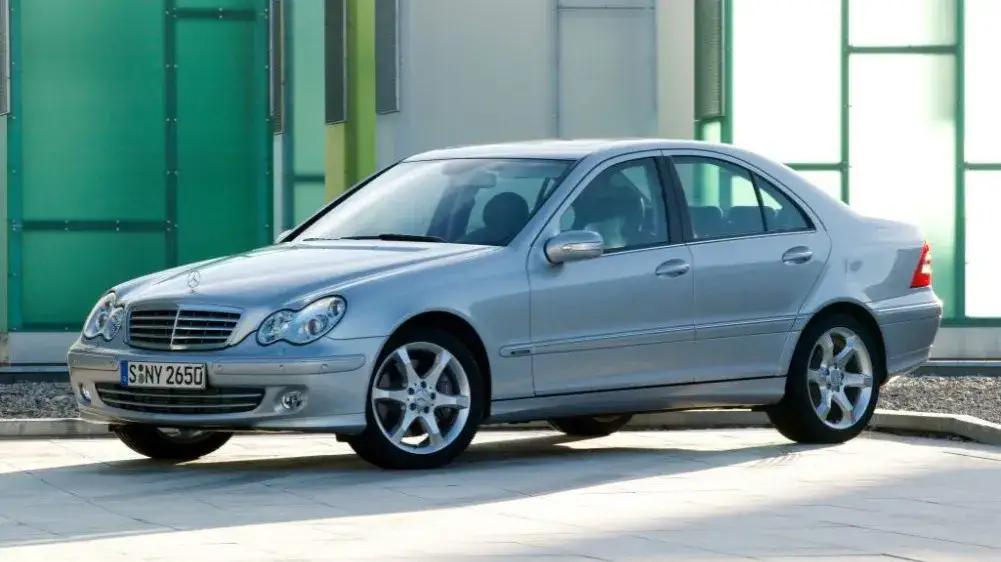 Zdjęcie Mercedes C klasa W203: Komfort i wady, które mogą Cię zaskoczyć