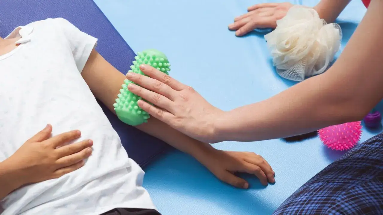 Zdjęcie Jak terapeuta integracji sensorycznej wspiera dzieci z trudnościami sensorycznymi