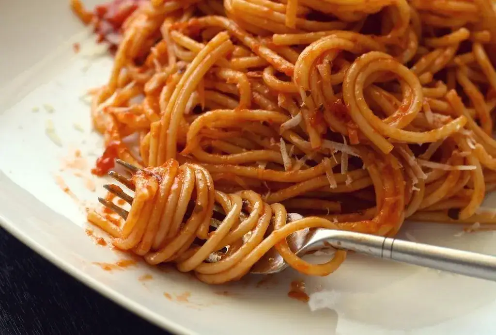 Zdjęcie Jak zawekować sos do spaghetti, aby uniknąć psucia się potrawy