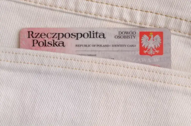 Zdjęcie Kiedy złożyć wniosek o wymianę dowodu osobistego? Terminy i konsekwencje opóźnienia