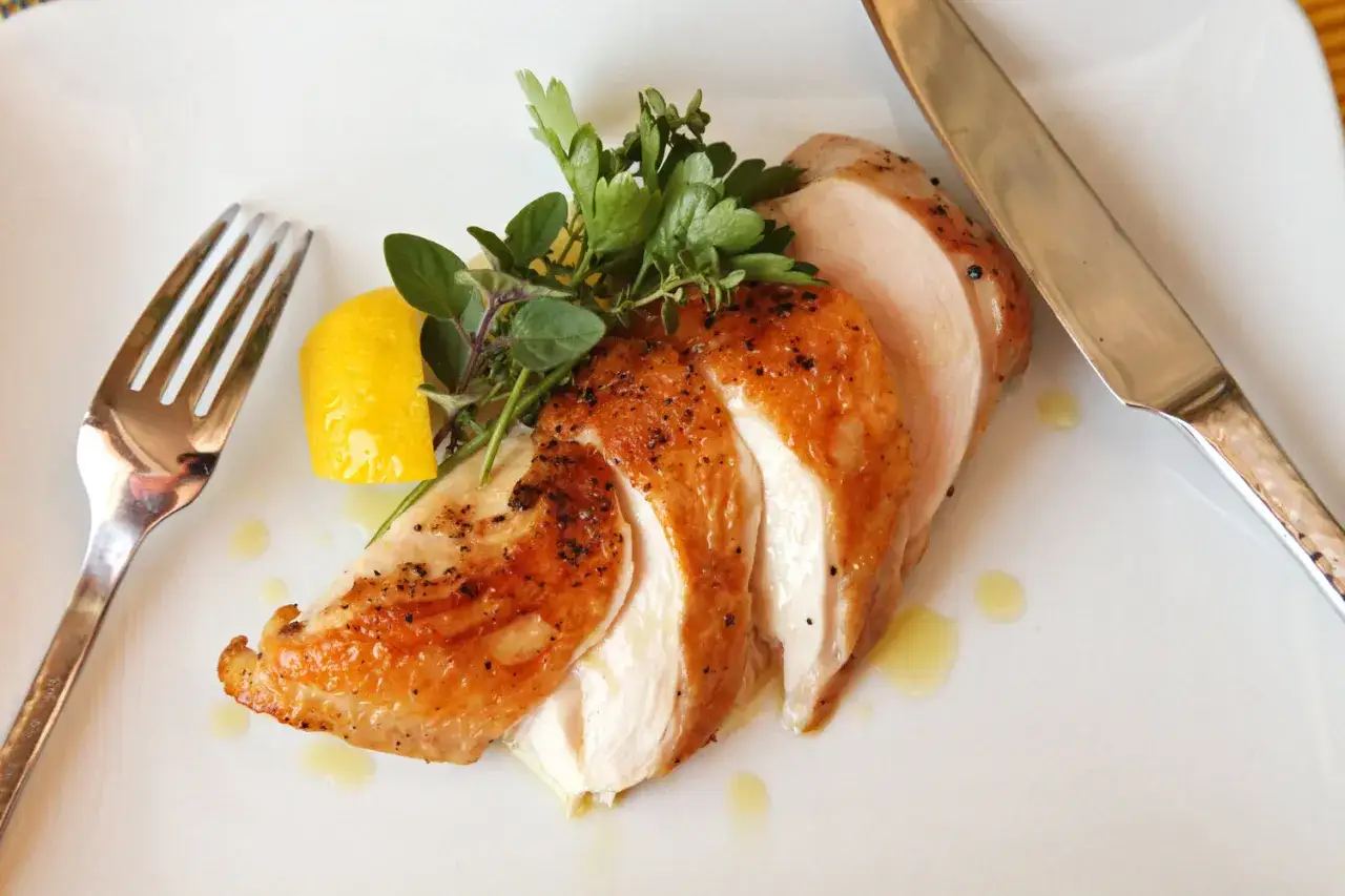 Zdjęcie Poule grill&eacute;e parfaite : le guide ultime pour une cuisson juteuse !