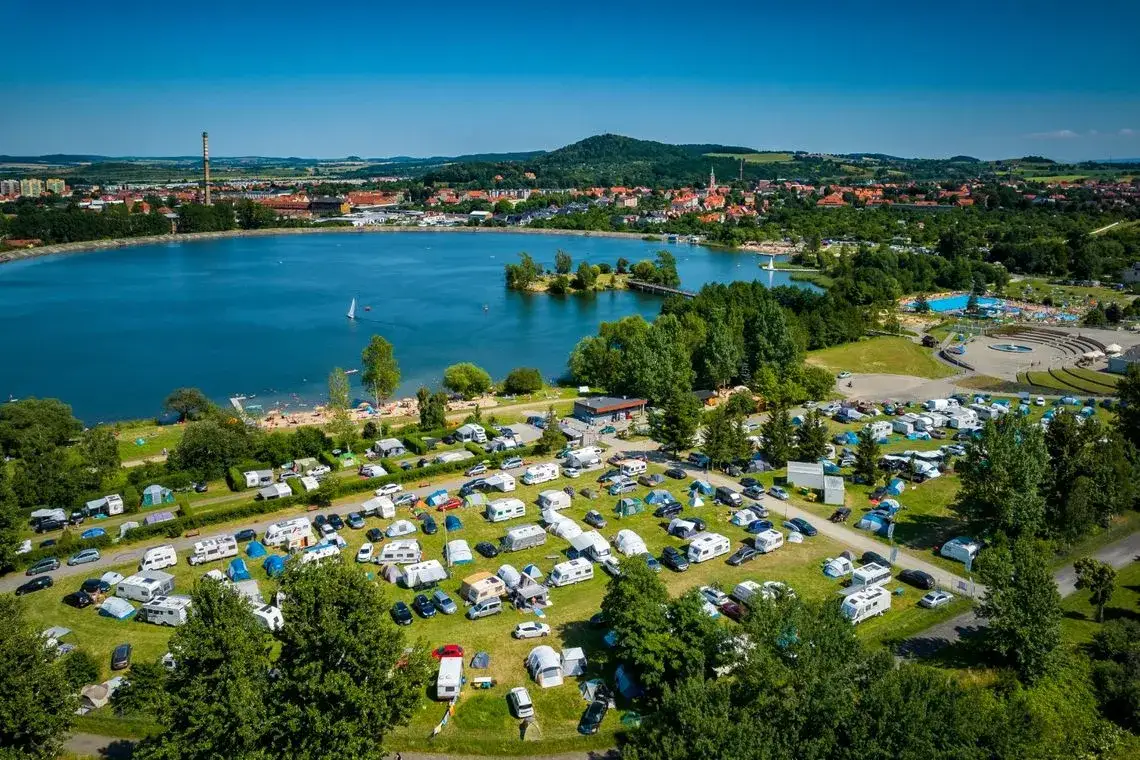 Zdjęcie Sudety Bielawa - malowniczy region z trasami i jeziorami górskimi