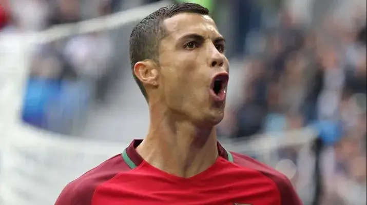 Zdjęcie Szokujące zarobki CR7: Ile Ronaldo zarabia w każdej sekundzie?