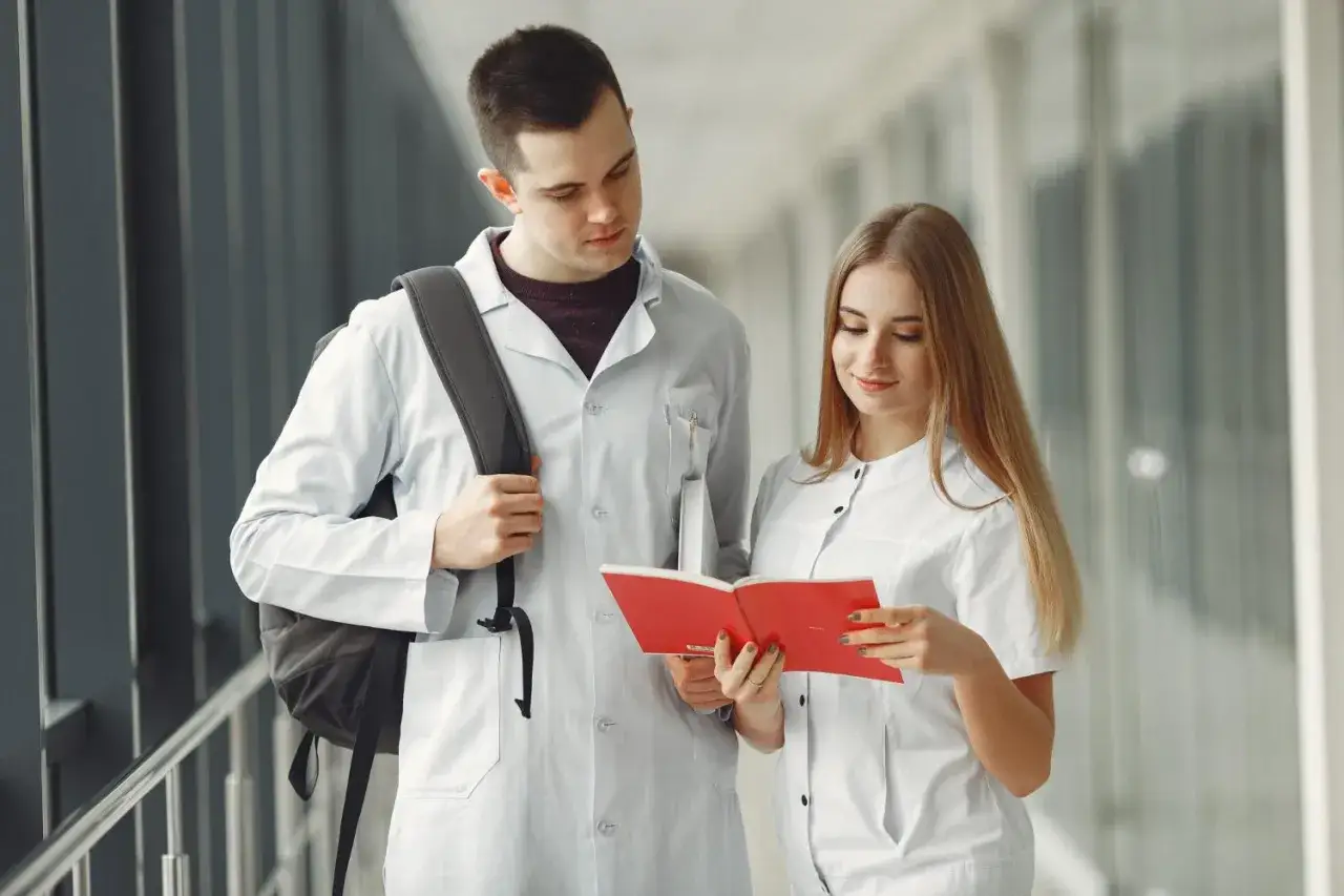 Zdjęcie Czy studia medyczne są płatne? Poznaj ukryte koszty edukacji medycznej