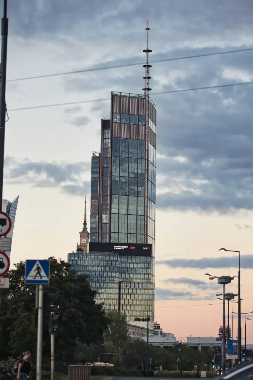 Zdjęcie Ile metrów ma najwyższy budynek w Polsce? Zaskakujące fakty o Varso Tower