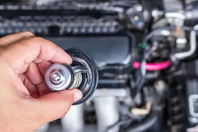 Zdjęcie Kühlflüssigkeit Auto: So vermeiden Sie teure Motorschäden und Überhitzung