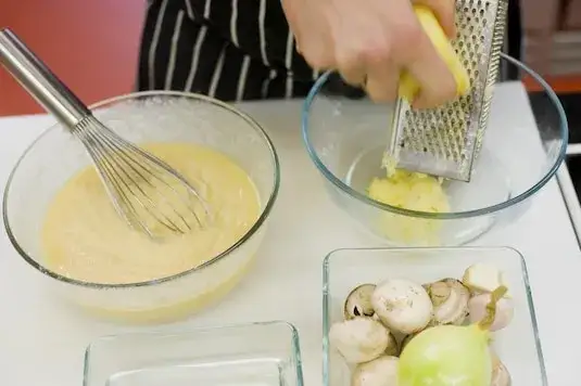 Zdjęcie Babka ziemniaczana wege: Jak zrobić? Przewodnik krok po kroku