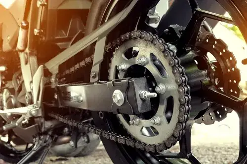 Zdjęcie Jak zakuć łańcuch motocyklowy: uniknij błędów i zrób to dobrze