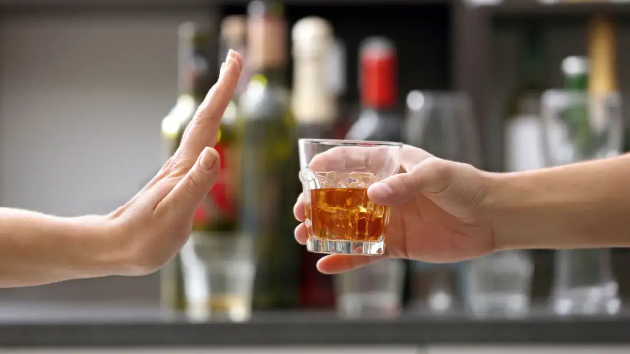 Zdjęcie Czy po whisky jest kac? Sprawdź, jak go uniknąć i złagodzić objawy