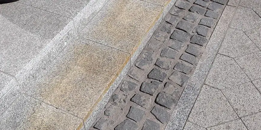 Zdjęcie Jak impregnować kamień dekoracyjny, aby uniknąć jego uszkodzeń?