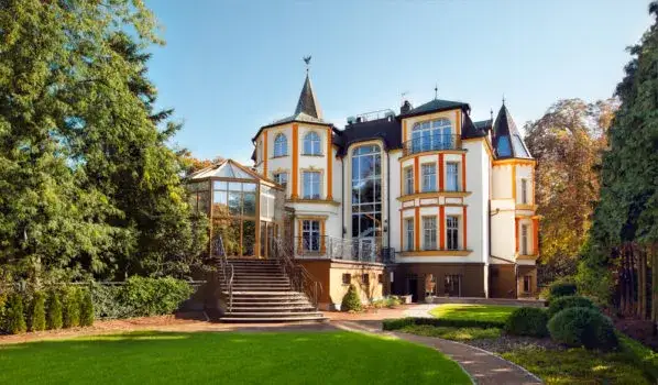 Zdjęcie Hotel resort - co to znaczy i jakie ma kluczowe cechy?