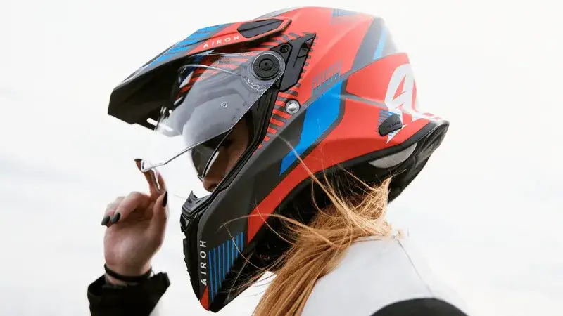 Zdjęcie Jaki kask motocyklowy na początek - wybierz bezpieczny i komfortowy model