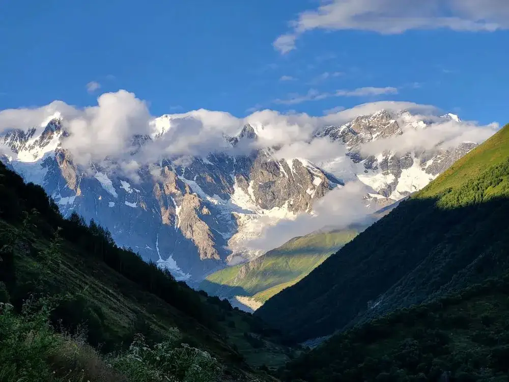 Zdjęcie Swanetia w Gruzji i najlepsze miejsca do zwiedzania w tej malowniczej krainie