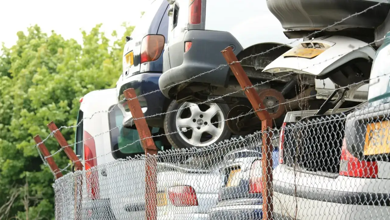 Zdjęcie Kto ponosi koszt recyklingu przy sprowadzeniu samochodu do Polski?