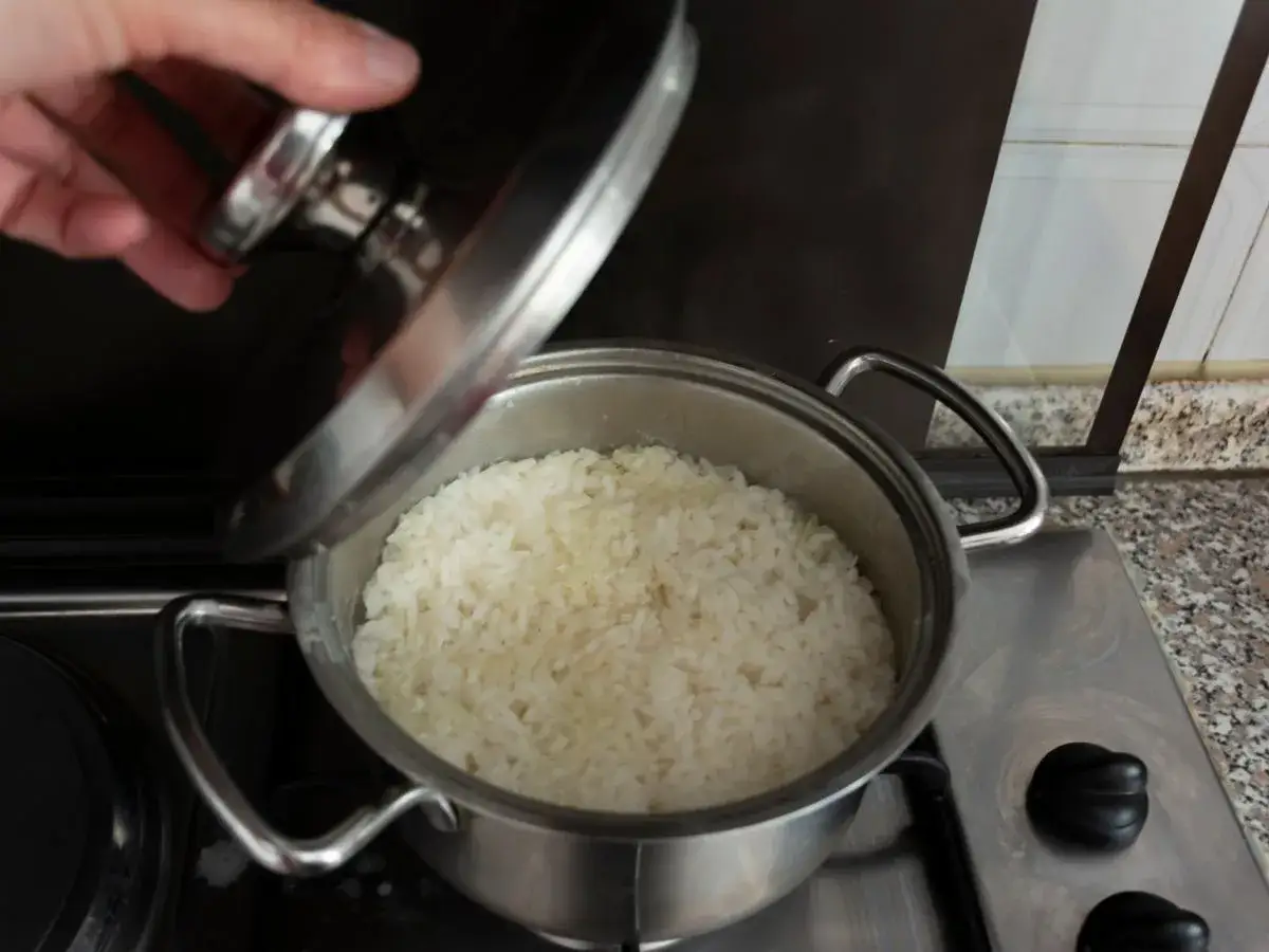 Zdjęcie Jak uprażyć ryż? Odkryj sekret szef&oacute;w kuchni!