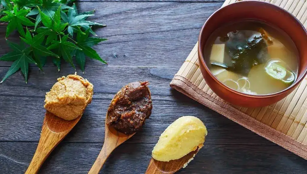 Zdjęcie Prepara Sopa de Miso en Casa: Gu&iacute;a definitiva y beneficios sorprendentes