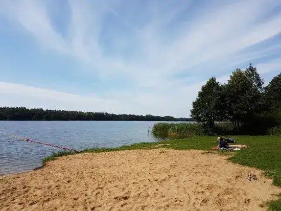 Zdjęcie Jezioro Kierskie - piękne miejsce na wędkowanie i relaks w Poznaniu