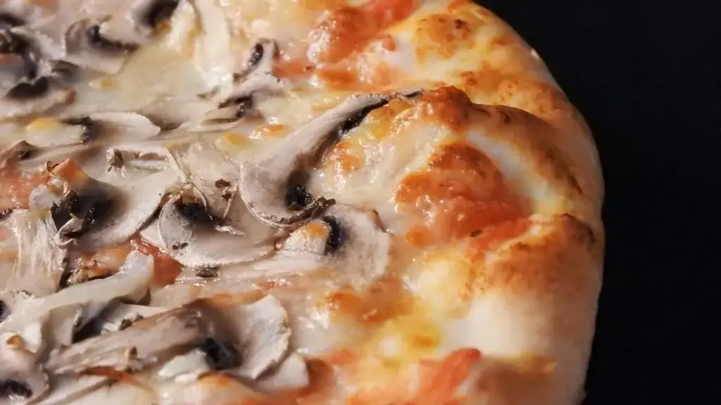 Zdjęcie Jak zrobić pizzę w domu – prosty przepis na idealne ciasto i dodatki