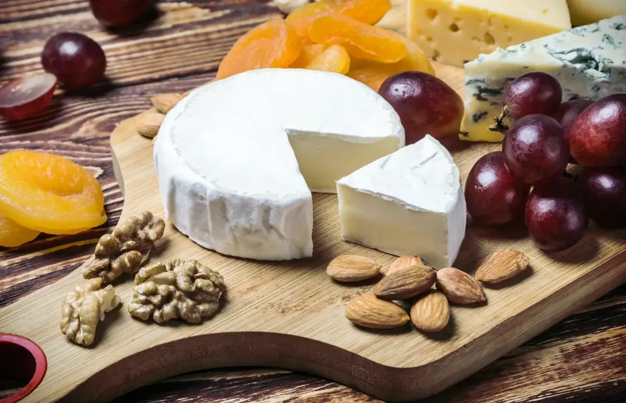 Zdjęcie Ile kalorii ma ser camembert? Poznaj wartość energetyczną