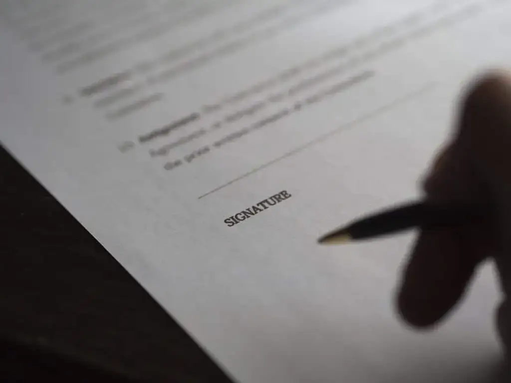 Zdjęcie Gdzie uzyskać odpis aktu własności ziemi? Kluczowe informacje i procedury