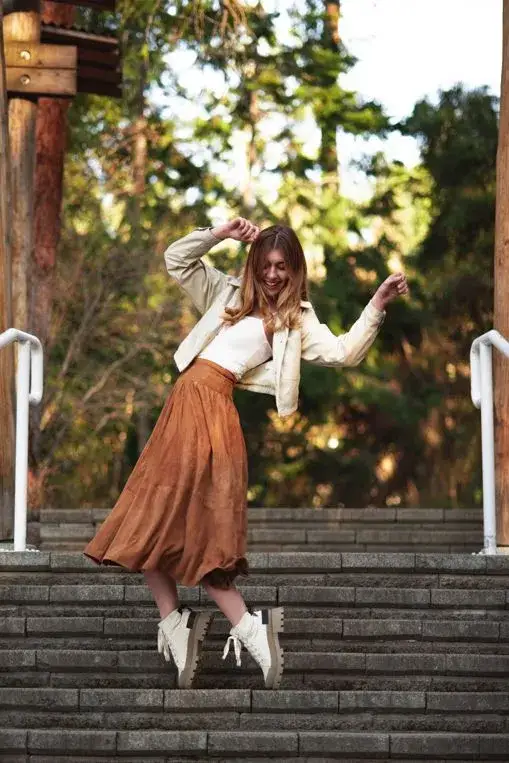 Zdjęcie Casual style co to znaczy: poznaj jego cechy i jak go nosić