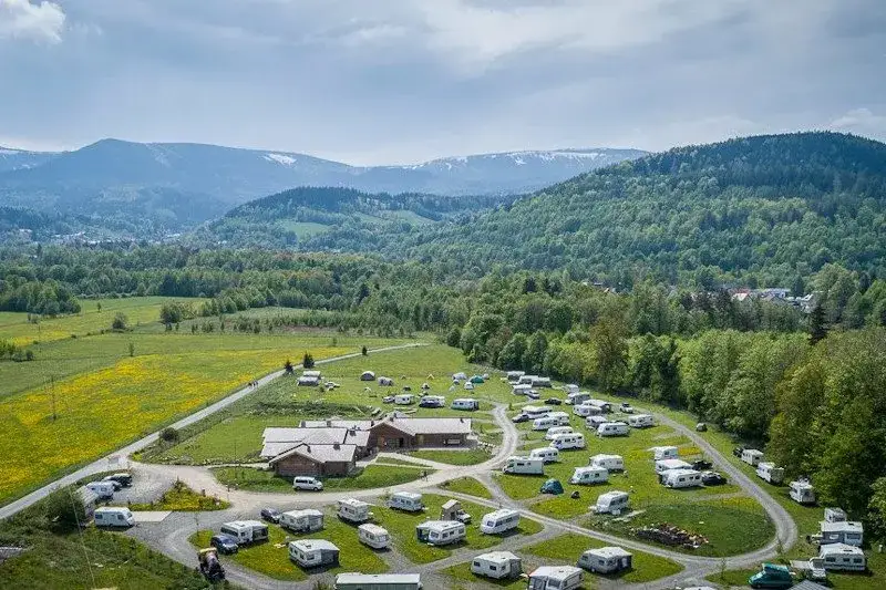 Zdjęcie Gdzie pod namiot w Polsce? Odkryj najpiękniejsze miejsca do biwakowania