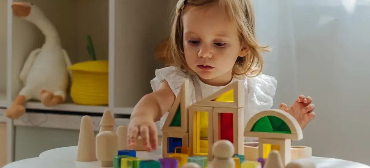 Zdjęcie Jakie zabawki stymulują rozwój mózgu dziecka w pierwszych latach życia?