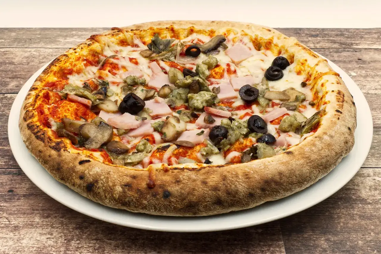 Zdjęcie Z czym jest pizza capriciosa? Odkryj jej sekrety i smaki