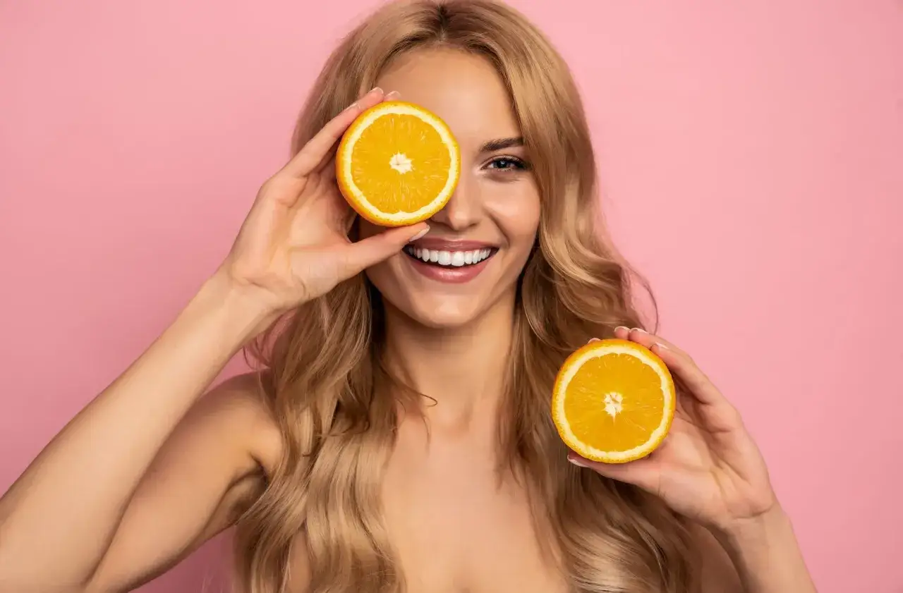 Zdjęcie Czy serum z witaminą C można używać latem bez ryzyka podrażnień?