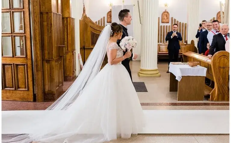 Zdjęcie Czy ślub kościelny ma moc prawną? Sprawdź, co musisz wiedzieć