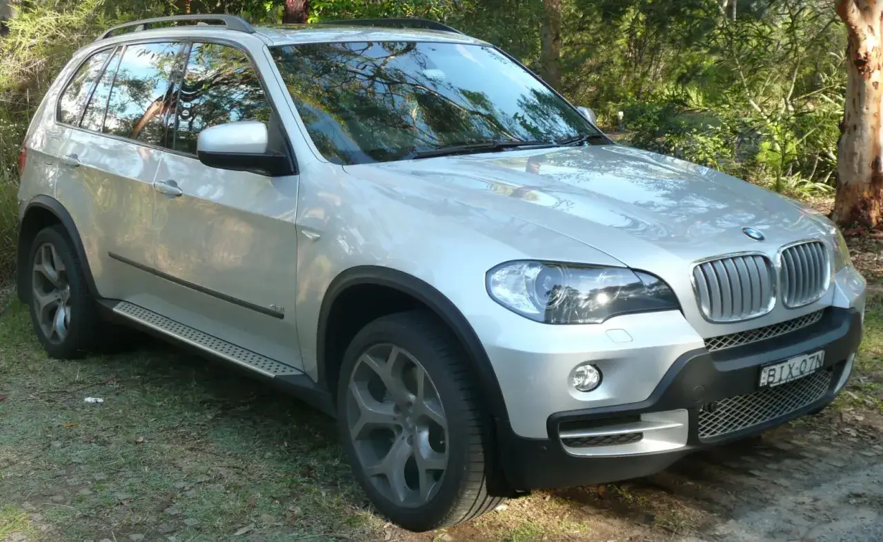 Zdjęcie BMW X5 E70 pojemność baku – ile litrów naprawdę zmieści zbiornik?