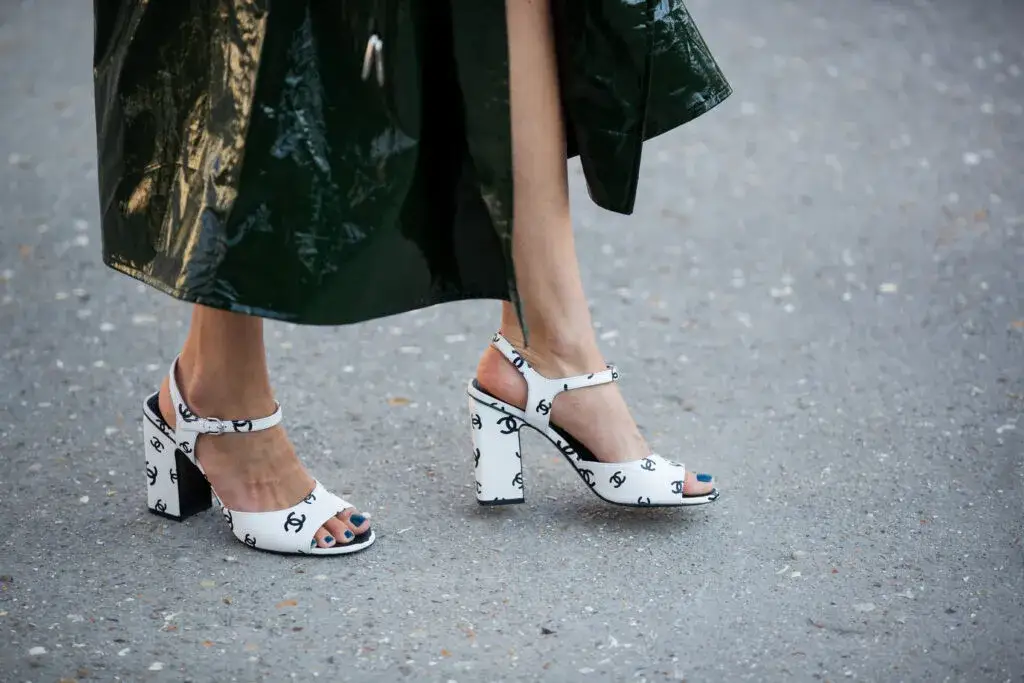 Zdjęcie Wygodne buty na obcasie - jak znaleźć idealny model dla siebie